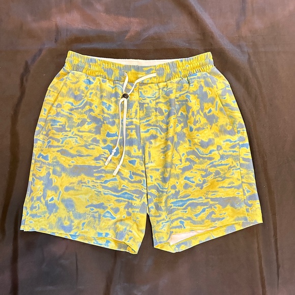 Lulu lemon Mens Shorts - Picture 3 of 5